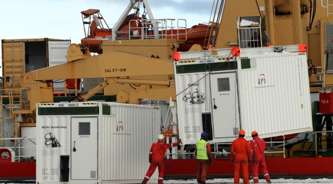 Dutch movable stations in nature — “For a dime on the first row”?